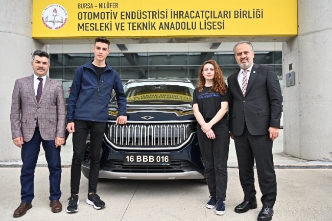 Geleceğin otomotivcileri Togg'u inceledi