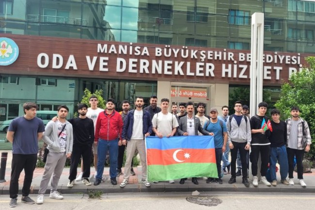 Azerbaycanlı öğrenciler Kula'da buluştu