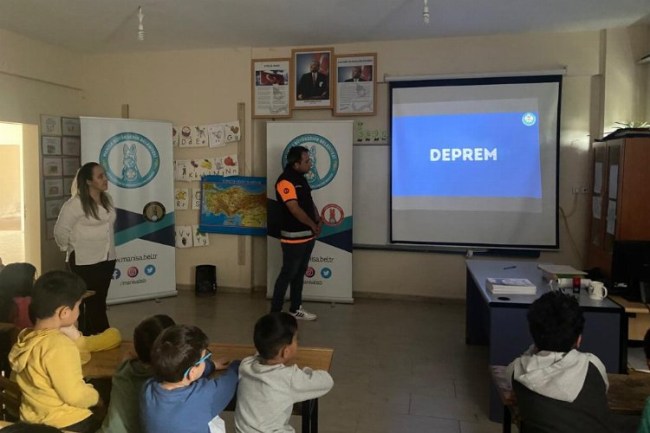 Manisa'da minikler afete karşı bilinçlendiriliyor