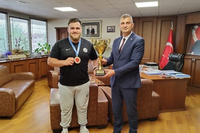 Gölcük'ün gururundan Başkan Sezer'e ziyaret