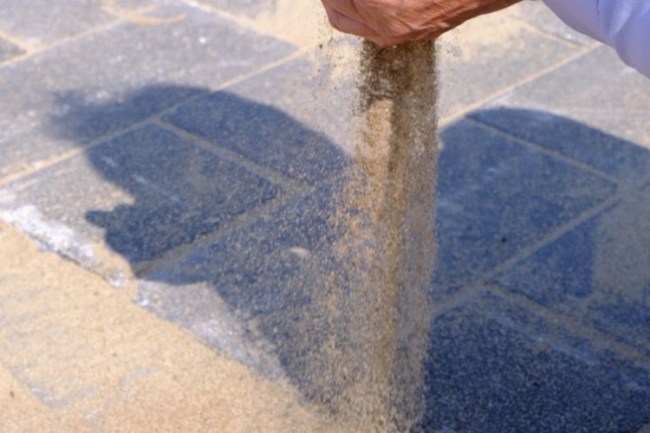 Sarımsaklı'nın plaj kumlarına yazık oluyor