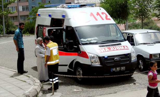 Boğazından bıçaklanan kız çocuğu ağır yaralandı