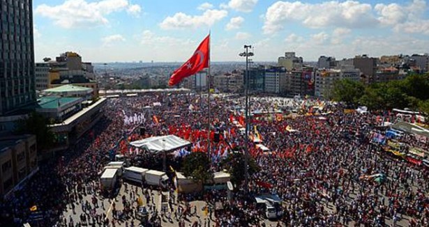 Taksim mitinginde 'Öcalan' gerginliği