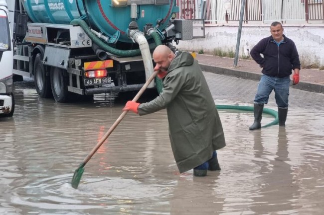 Manisa Turgutlu'da 'sağanak' seferberliği