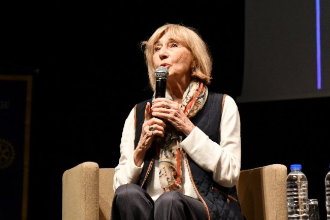 Ayşe Kulin Antalya'da edebiyatseverlerle buluştu