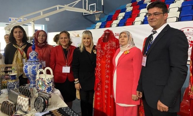 Zonguldak Halkevindeki sergi Fatma Tutulmaz tarafından açıldı