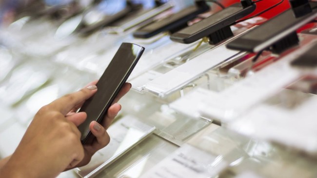 Öğrenciler İphone’u yarı fiyatına alacak