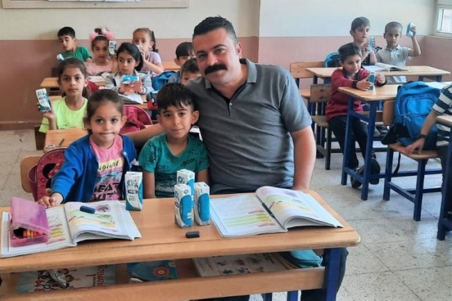 Torku'dan Hatay'a süt dağıtımı