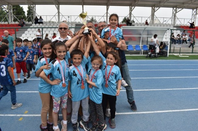 Manisa Yunusemre'de Geleneksel Çocuk Oyunları'na ödül