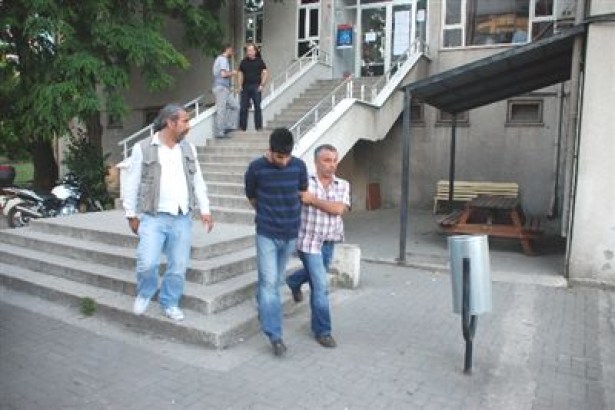 Kablo fareleri kıskıvrak..