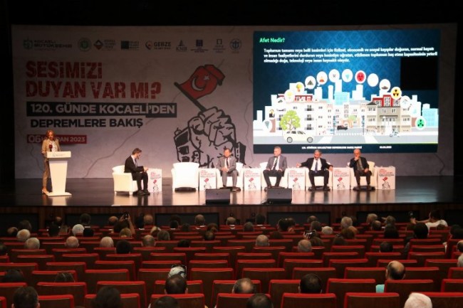 Asrın felaketinin 120. gününde Kocaeli'de deprem paneli