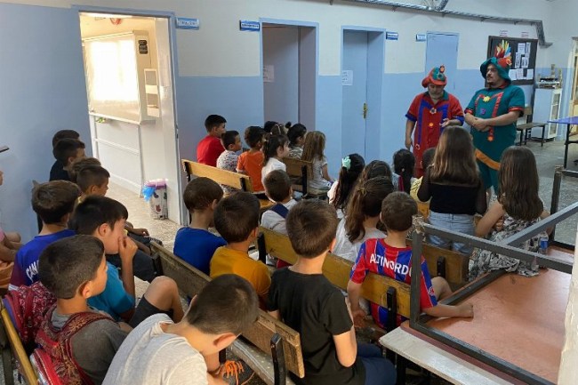 Manisa Sarıgöllü öğrenciler 'Karagöz ve Hacivat'le eğlendi