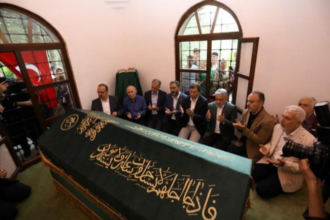 Bursa İnegöl'ün fatihi Turgut Alp'e torunlarından vefa