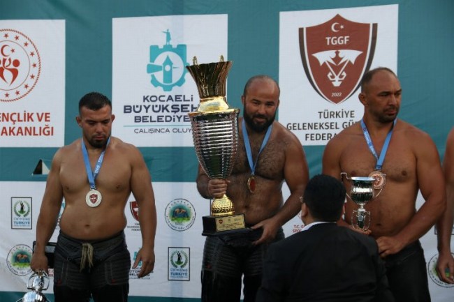 Orhan Okulu Altınkemer'in sahibi oldu