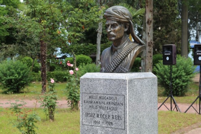 İpsiz Recep Rize'deki anıtı başında anıldı