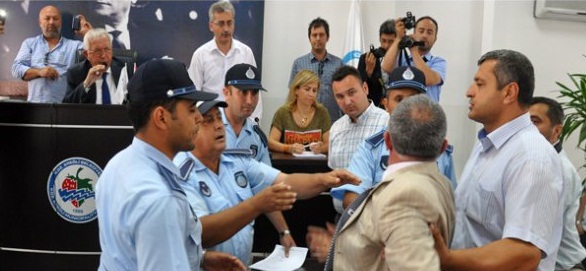 Yine meclis, yine olay!..