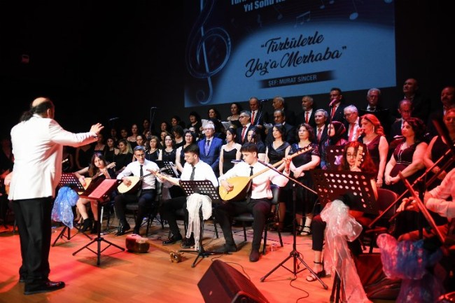 İzmir Karabağlar'da yaza türkülü 'merhaba'