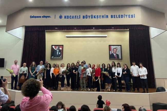 Kocaeli'de konservatuvardan mezuniyet sevinci