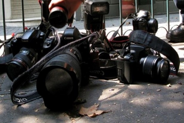 GAZETECİLERE DAVET!..