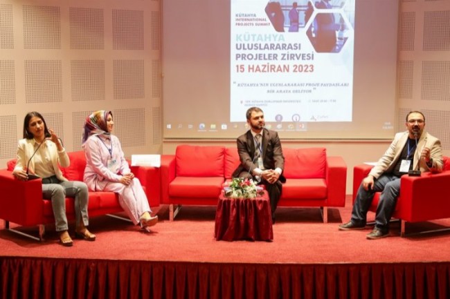 Kütahya'da uluslararası projeler zirvesi başladı