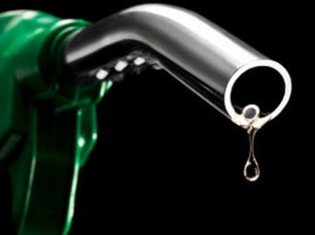 Benzine beklenen zam yapıldı!