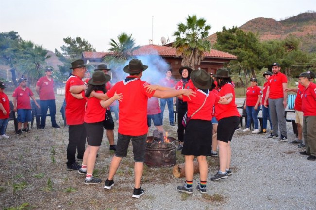 İzcilerden Asparan'da 'engelsiz' kamp keyfi