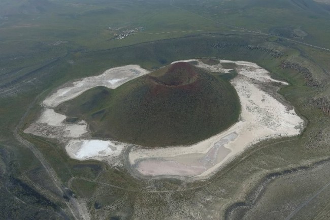 Meke Gölü'nü 2,5 milyon metreküp suyla beslenecek