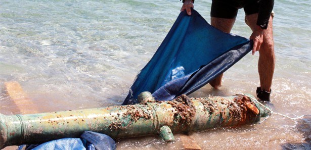 Karadeniz'de balıkçıların ağlarına tarihi eser takıldı..