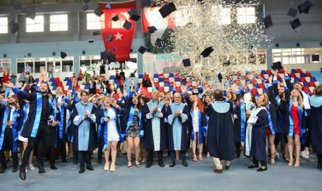 ZBEÜ Tıp Fakültesinde mezuniyet coşkusu