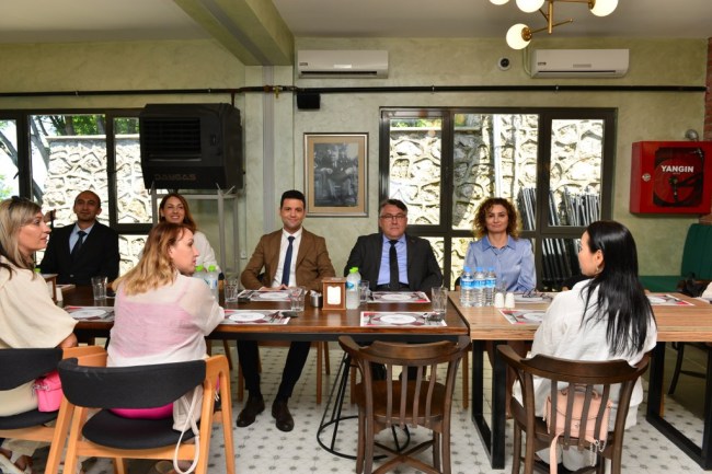 ZBEÜ Rektörü Özölçer Kazakistanlı misafirlerle bir araya geldi