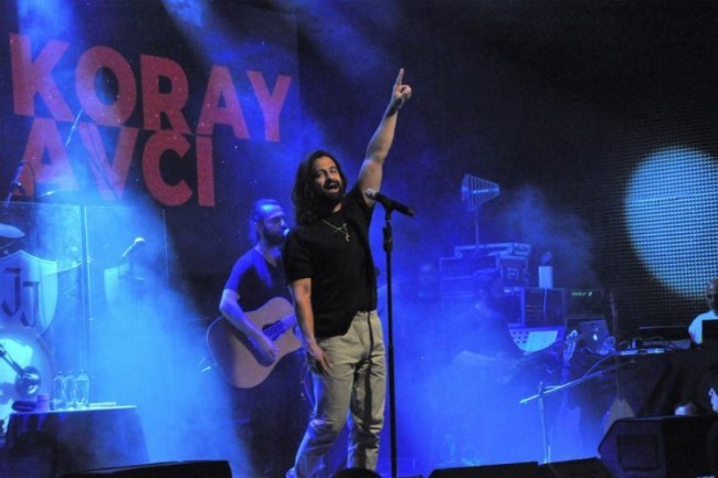 Koray Avcı Bursa'da sevenlerini mest etti