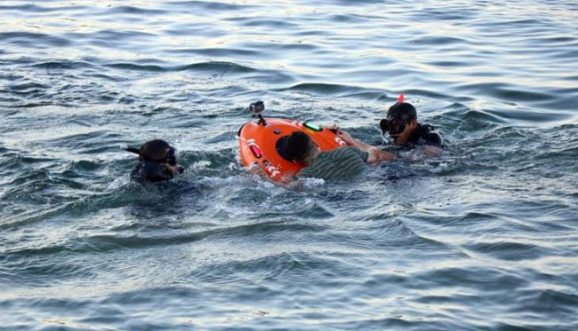 Alaplı’da iki kardeş boğulma tehlikesi geçirdi