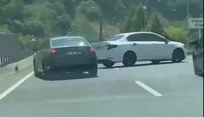 Ilıksu'da yolda slalom yapan araç polisten kaçamadı