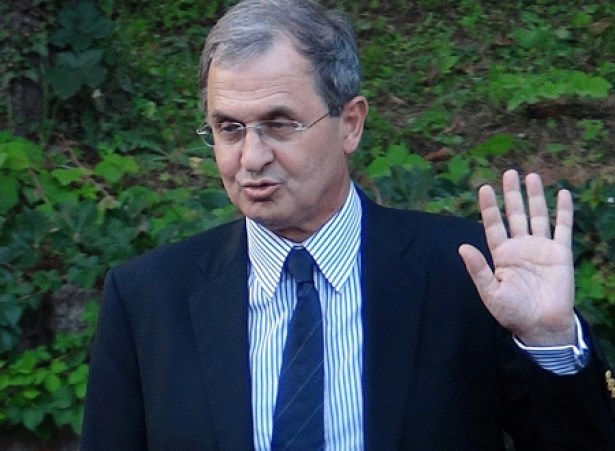 Tar, görevinden istifa etti..