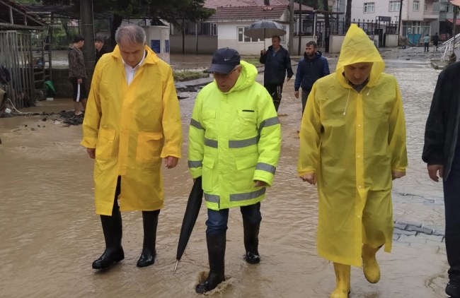 Çaylıoğlu sel altında.. Vekil Bozkurt olay yerinde
