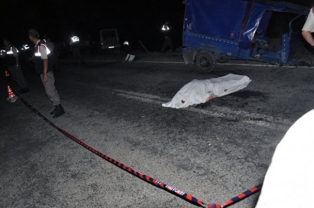 Feci kaza'da 2 ölü 3 yaralı..