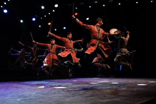 Sukhishvili'den Bursa'da yer çekimine meydan okuyan gösteri