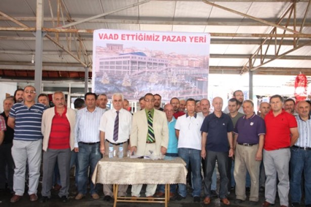 Meclis üyeleri pazaryeri esnafına sahip çıktı..