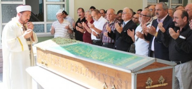 Ahmet Oktay, annesini yitirdi..