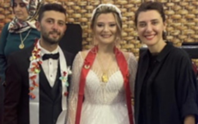 Balbaloğlu İYİ Parti'den istifa eden gencin ağabeyinin düğününe katıldı