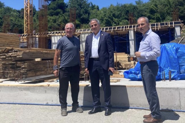 Milletvekili Bozkurt inşaatı devam eden binaları yerinde inceledi