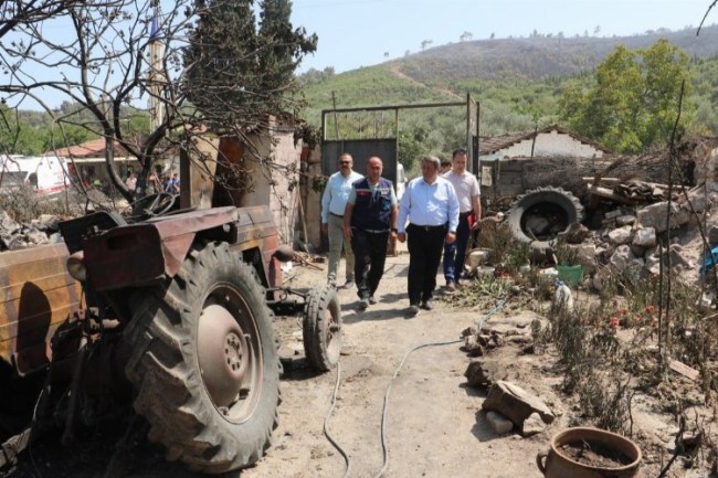 Manisa Saruhanlı'da yangınzedelerin yanında