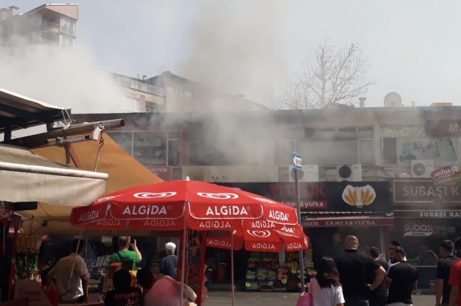 Çarşı merkezinde yangın