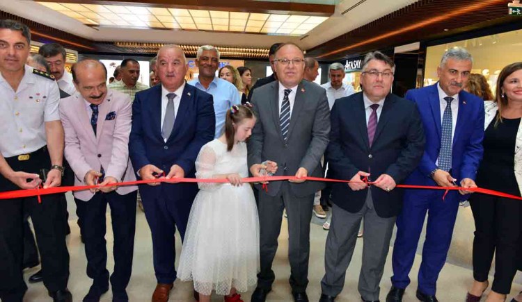 Rektör Özölçer ‘Güçlü Kadınlar Güçlü Yarınlar’ sergisine katıldı