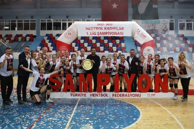 Poyrazın Kızları Süper Lig'i deplasmanda açacak