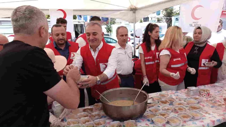 Kdz. Ereğli Kızılay 2023 kişiye Aşure dağıttı