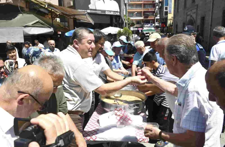 Alaplı Belediyesinden aşure ikramı