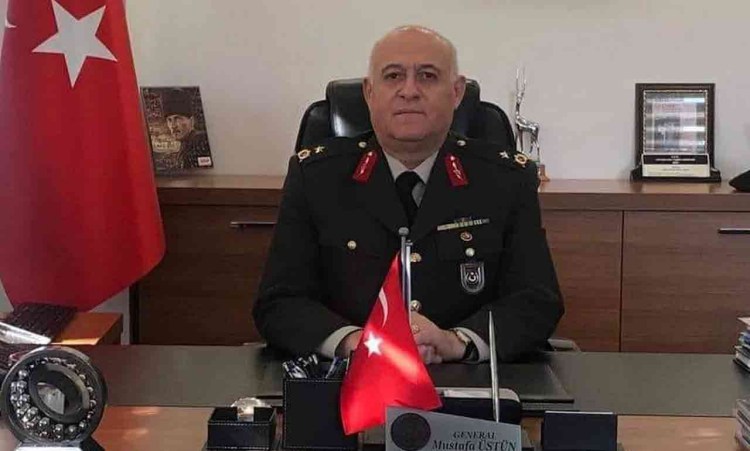 Alaplılı Tuğgeneral Mustafa Üstün emekli oldu