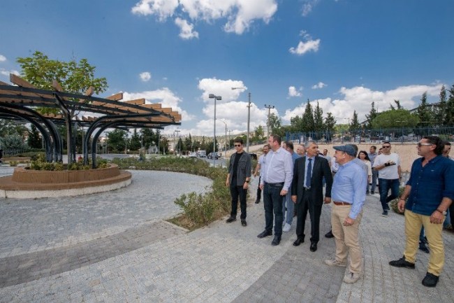 Başkan Soyer Çiğli'de çevre düzenleme çalışmalarını inceledi