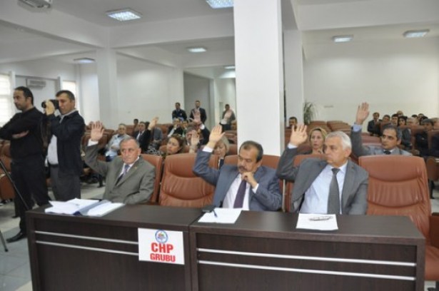 Başkan danışmanları soru önergesi oldu!..